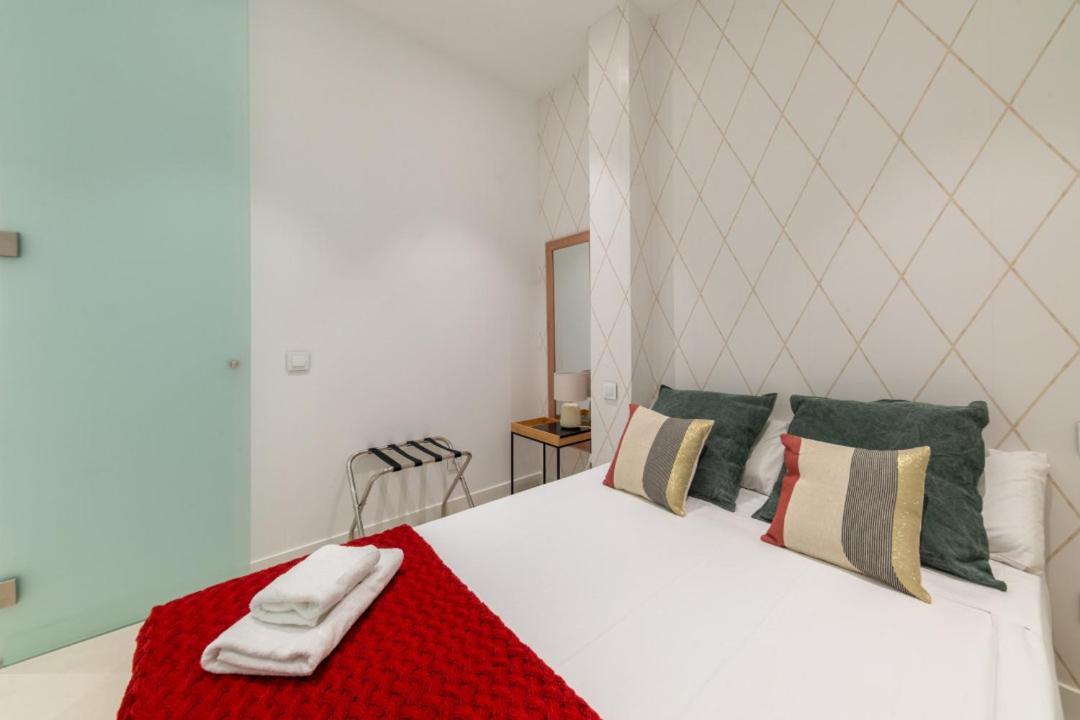 2 Bedrooms 2 Bathrooms Furnished - Delicias - Modern- Mintystay Мадрид Екстер'єр фото