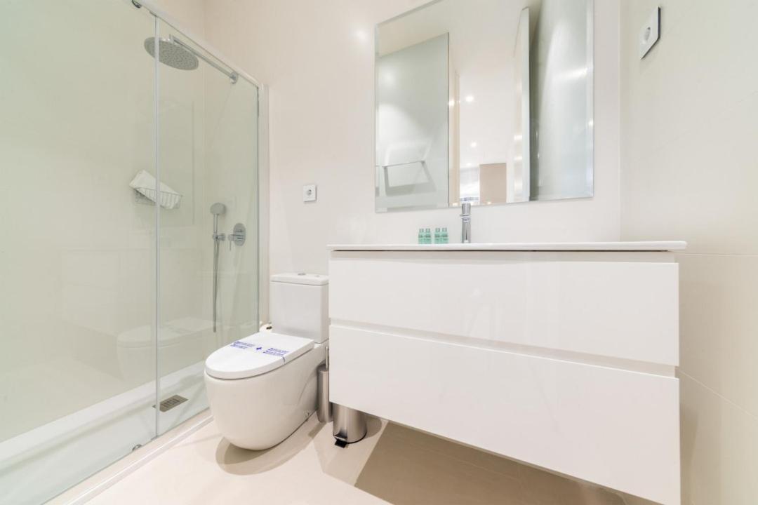 2 Bedrooms 2 Bathrooms Furnished - Delicias - Modern- Mintystay Мадрид Екстер'єр фото