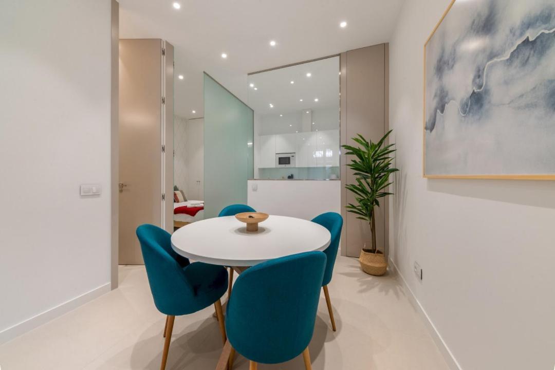 2 Bedrooms 2 Bathrooms Furnished - Delicias - Modern- Mintystay Мадрид Екстер'єр фото
